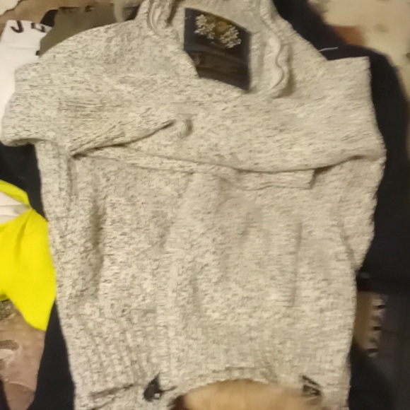 Roots sweater - Picture 2 of 2